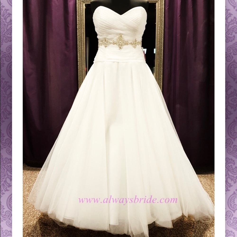 Last day @ this price Designer Eden Bridal Gown - Picture 12 of 16